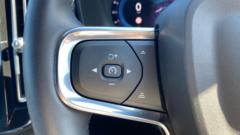 Volvo XC40 2.0 B3P Core 5dr Auto Petrol Estate